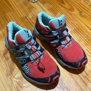 Womens XR Mission 1 Salomon shoes 8 1/2 In great condition
